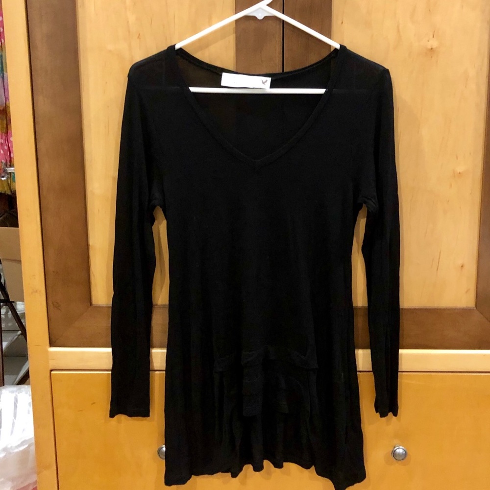 Light weight blouse. In black.